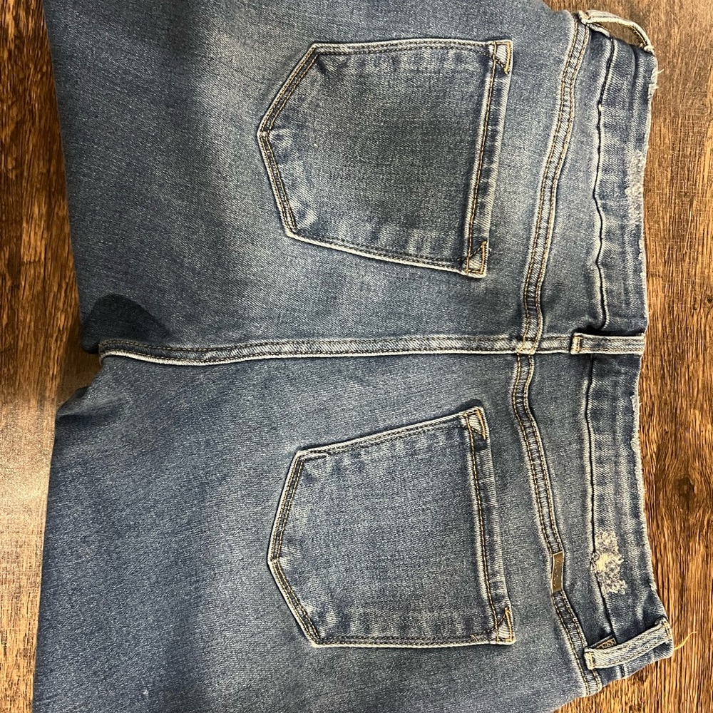 Kancan frayed bottom jeans 15/31 
Has some distressing on the waist